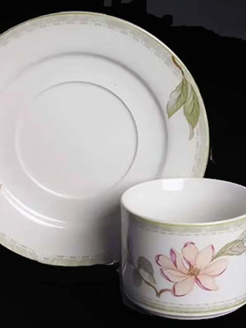 Oneida 4 sets Savannah Fine Porcelain Tea Cups & Saucers Discontinued Vintage
